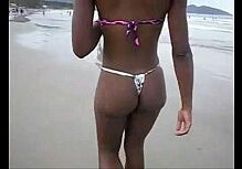 Sexo na praia com uma pretinha gostosa pra caralho